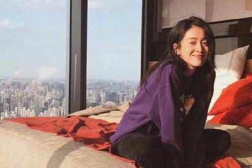 张雪迎和黄子韬拍完吻戏害羞?边笑边用手锤对方,小表情超可爱!