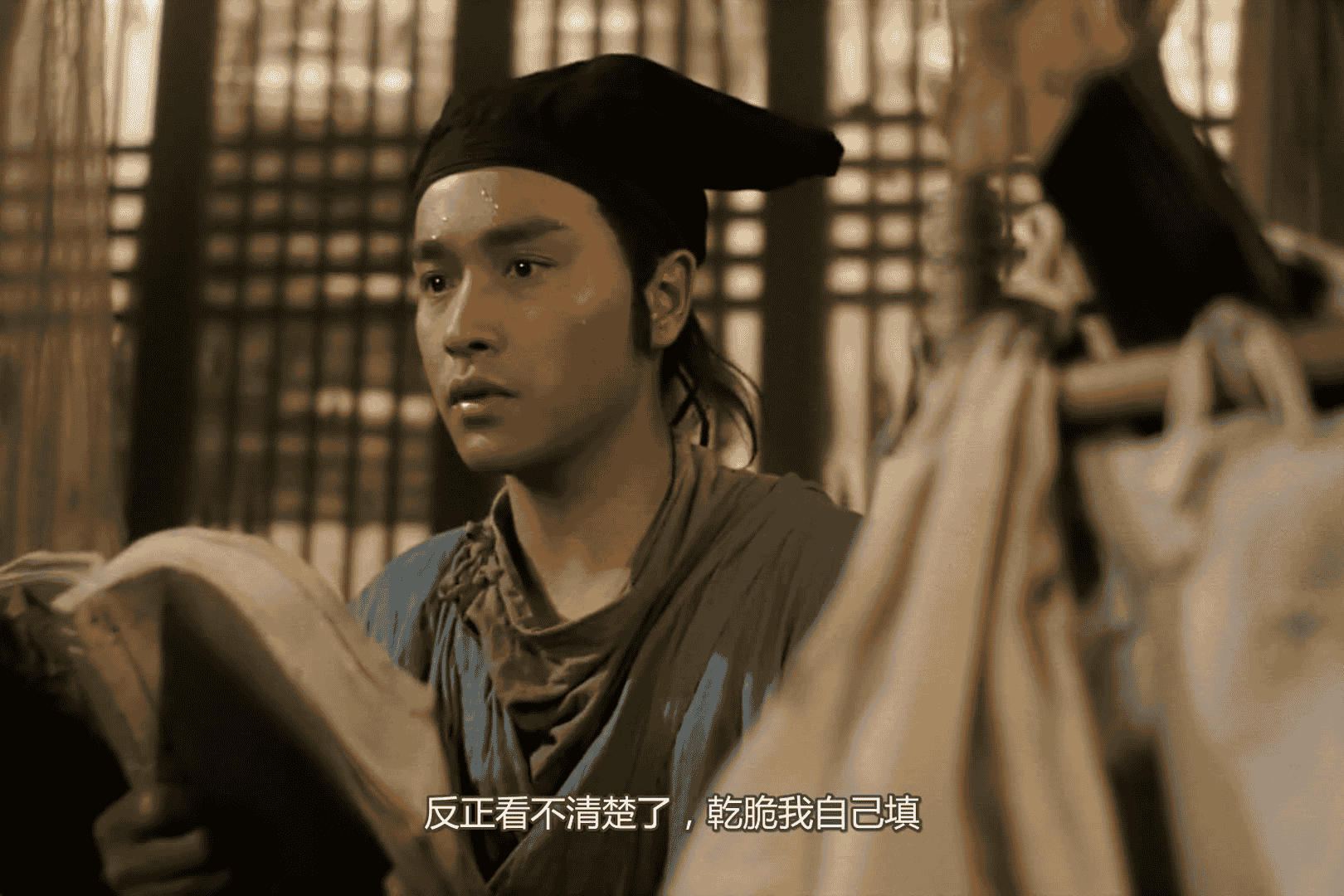 宁采臣去楼梯下寻找丢失的砚台,楼梯下居然全是僵尸
