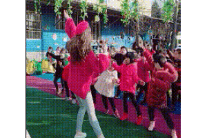 搞笑GIF:我不是來接孩子的,我是來接女朋友的