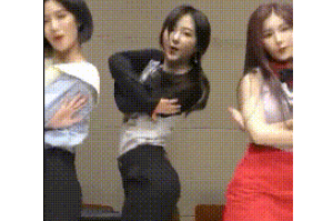 搞笑GIF:穿白鞋的我留下了,其他的你們自己選吧