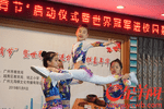广州首届 “羊城学校体育节”启动 国际象棋世界冠军谢军与培正小学生下棋
                
           
