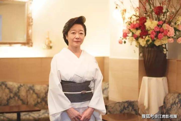 日本传奇妈妈桑！她名校毕业，当了31年“陪酒女”，却受人尊敬