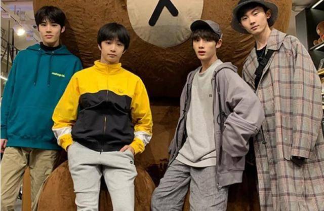tfboys演唱会后，晒二代、三代大合照，自嘲：90后老了！