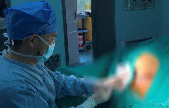 男子肛门竟然塞进了一把勺子！知道真相的沙井街坊要崩溃了...