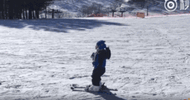 孙俪晒女儿滑雪视频，小花技术完胜邓超，那么小学滑真没问题？