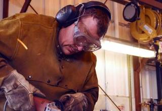 德国工人不乐意了！自家钢铁这么好，为啥还进口中国的？