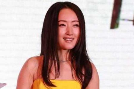 杨钰莹46岁了竟还在扮少女,没想到遇上了舒畅,年龄差距立显!