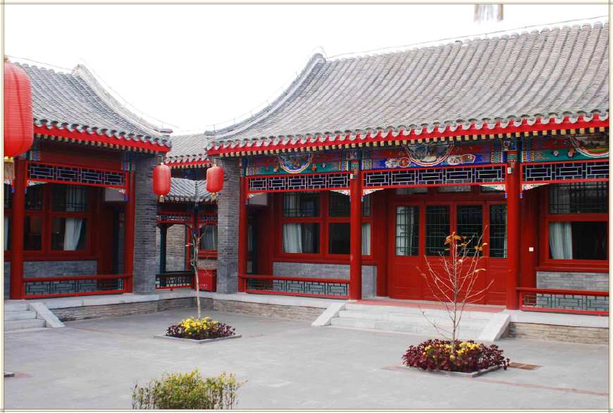 自元代正式建都北京起,四合院就与北京的宫殿,坊巷和胡同同时出现了.