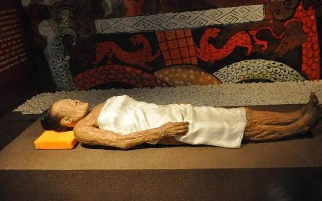长沙马王堆汉代女尸这个古尸在1972年的时候被发现,当时由于墓穴所在