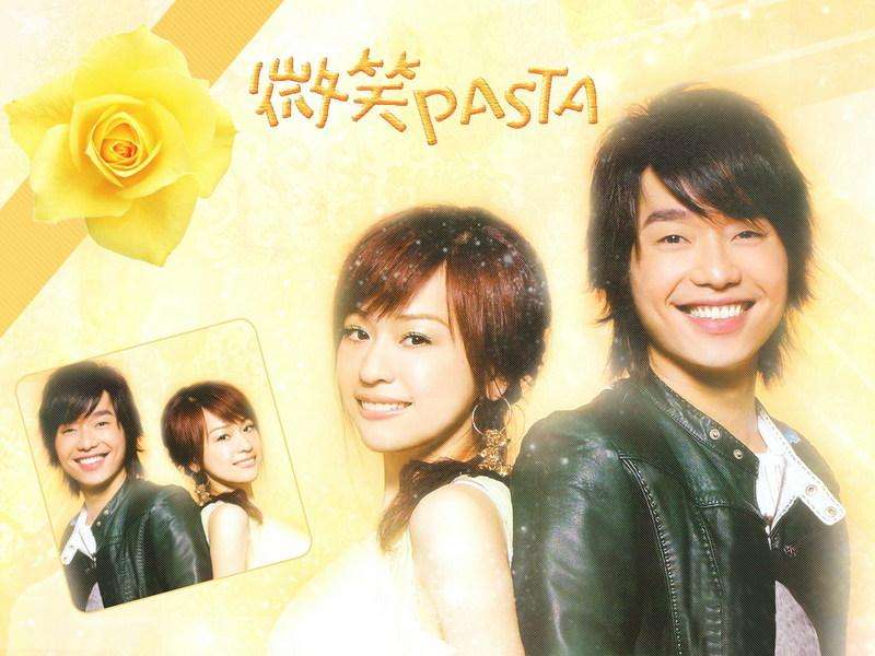 那首《当你孤单你会想起谁》,还是那个《微笑pasta》的"微笑王子"何群