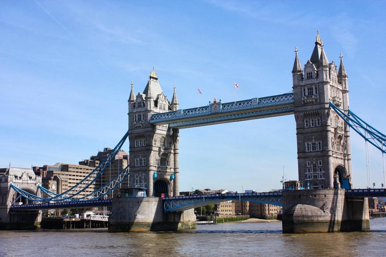 伦敦塔桥(tower bridge)来伦敦不看伦敦塔桥就白来了,这附近可排在一