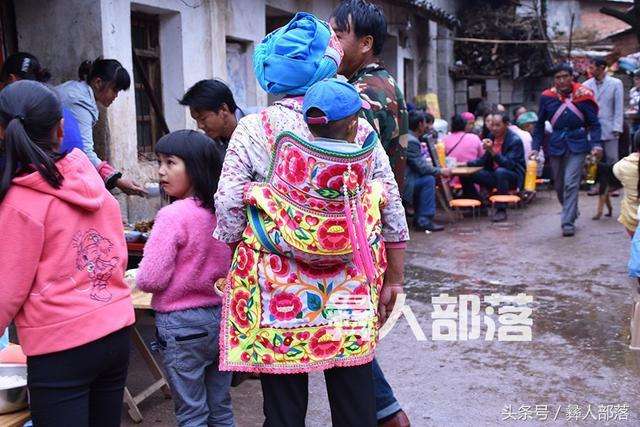 彝族村,彝家人古老朴素的育儿风习"送祝米"