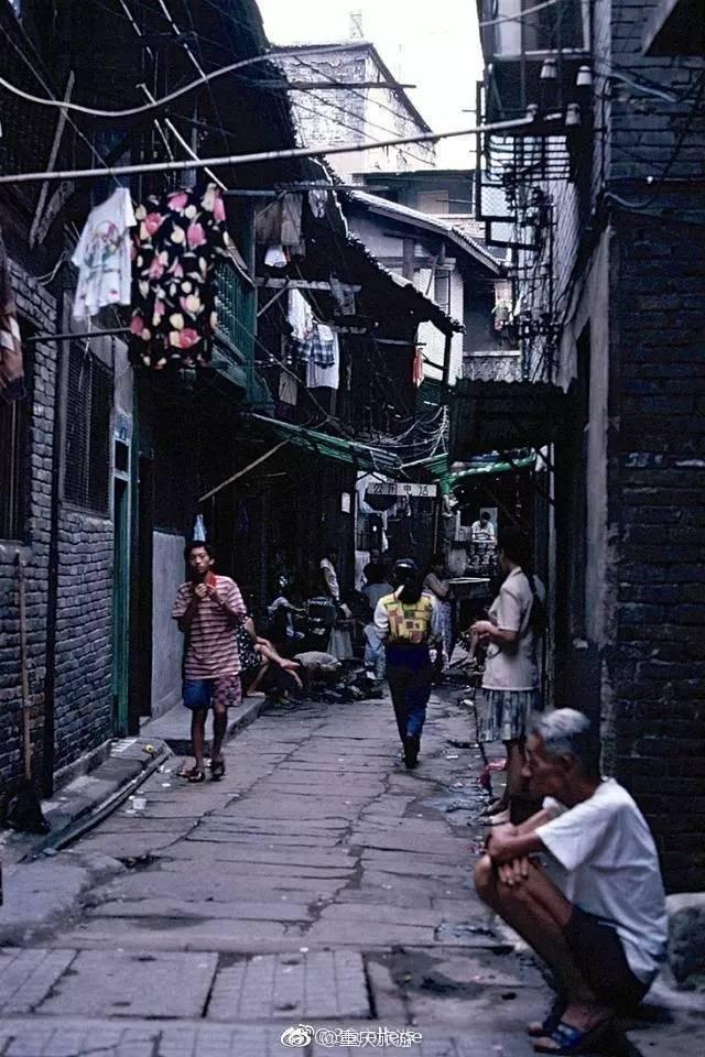 90年代的山城重庆老照片 每一张都像电影讲述回忆