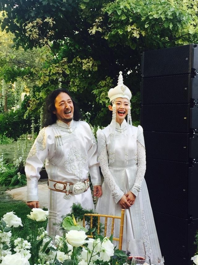 时尚 正文  据万千惠的微博证实二人在今年2月份领证结婚.