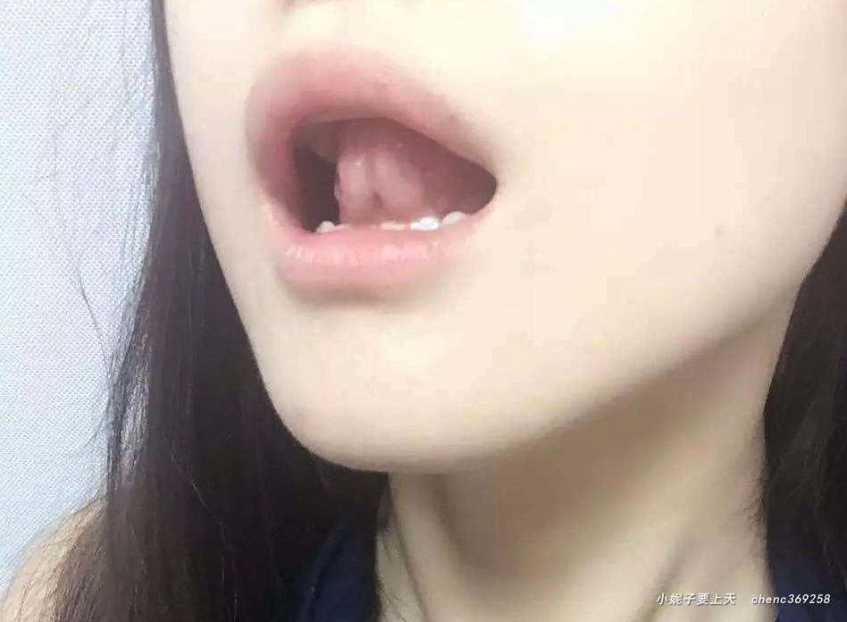 每日清晨,用舌头抵住上颚,或用舌尖舔动上颚,等唾液满口时,分数次咽下