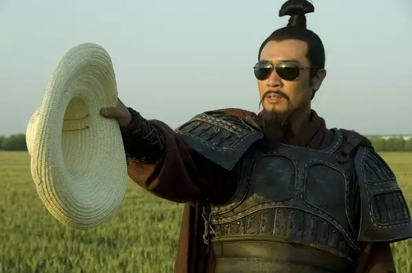 饰演曹操的于和伟,曾出演过2010年版《新三国》里的刘备.