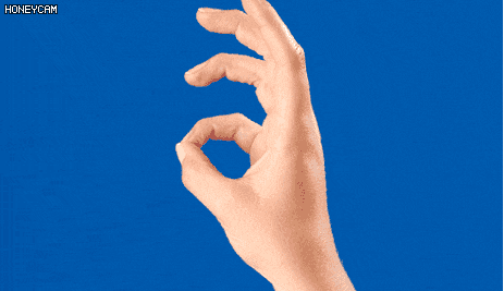 接着抬起手,将手的食指,中指,无名指,小拇指与大拇指依次完成一个o形