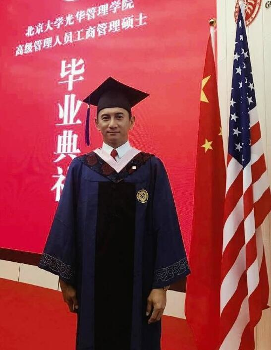 4、北京大学毕业证是什么样的？北大毕业证号码和学位证号码一样吗？ 