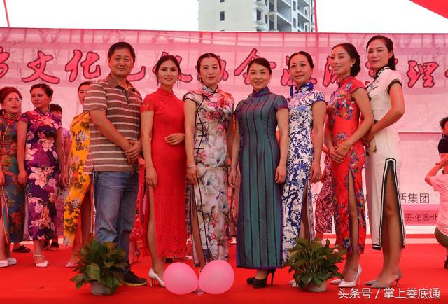 湖南涟源:美女们大秀旗袍 展示女人性感与魅力