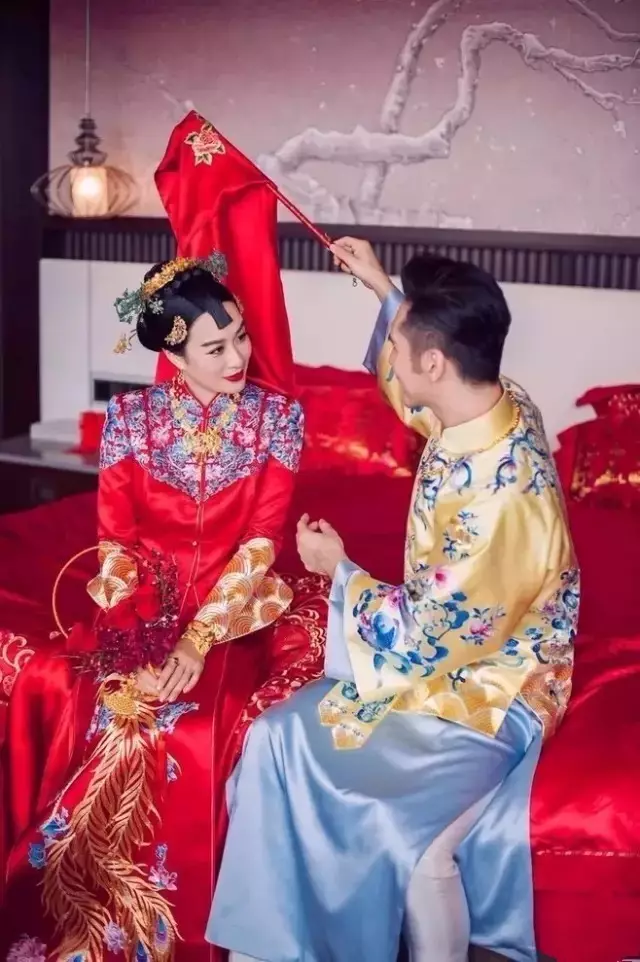 嘻哈风格婚纱照_嘻哈古装风格的婚纱照(3)