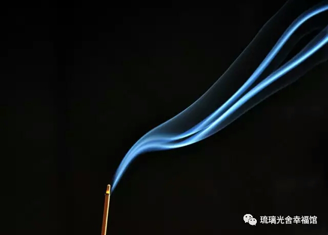 琉璃光舍:尘烟的往事,在缭绕的燃香中闪烁