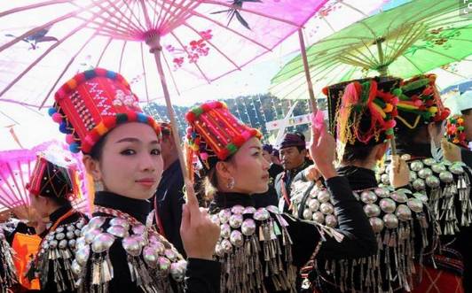 中缅边境地区的少数民族都有自己的信仰,比如景颇族(缅甸叫克钦族)