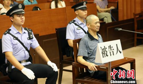 男子对22年前离婚判决不满 杀害退休法官受审