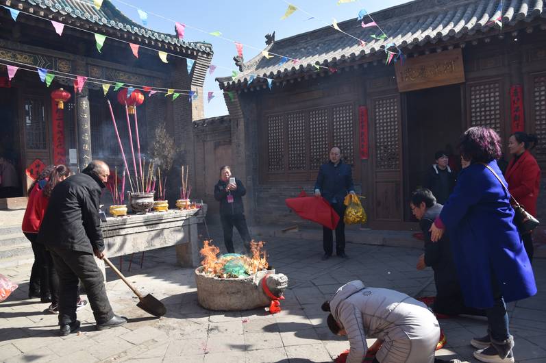 祈求在新的一年中除烦恼,求平安,愿吉祥,祈健康,祈求一年中风调雨顺