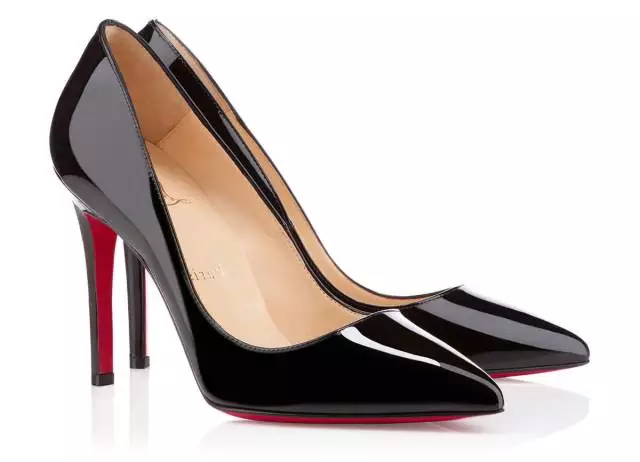 louboutin,任何女人穿上高跟鞋都能变性感,更何况是这双红底鞋