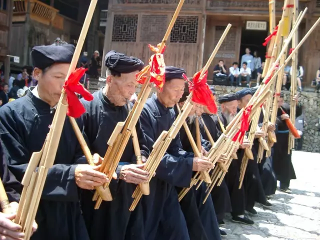 正文 芦笙节一般以坡会的名称命名的多(如十三坡,古龙坡) 在我们贵州