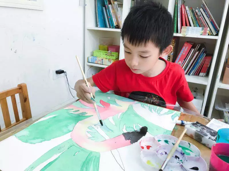 “那一抹绿”武汉沐马美术馆儿童DIY服装秀bsport体育(图1)