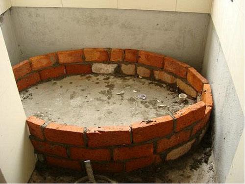 老爸砖砌一个圆形浴缸,却被大家吐槽像农村土灶!