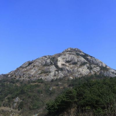 金鸡山,又名巾子山,金子山,属洞宫山脉南支,位于青田县城东南38公里处