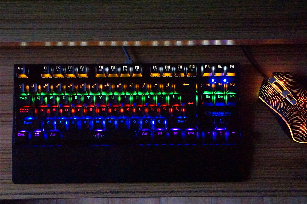 百元不到的價格就擁有炫光燈青軸機械鍵盤？真的！ 科技 第6張