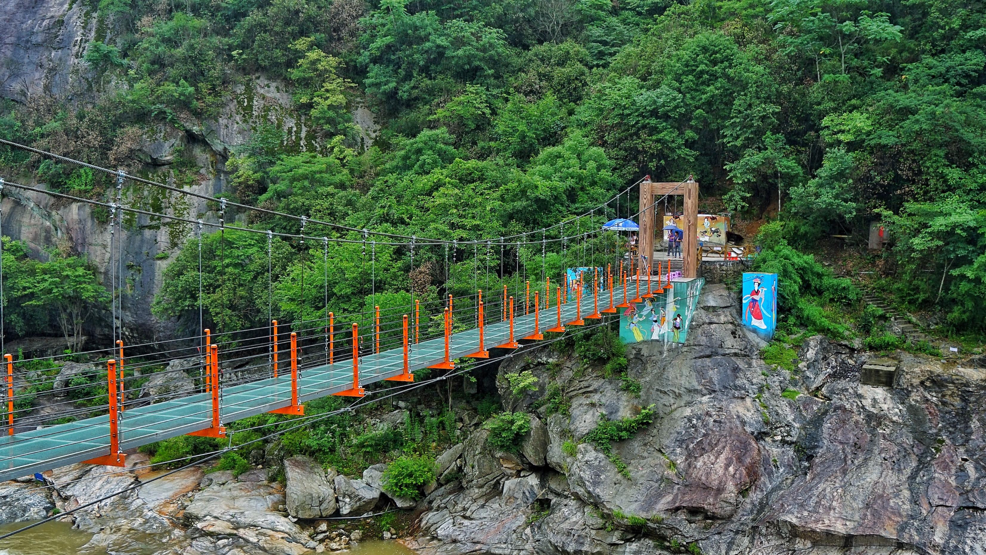 江淮晨报网燕子河大峡谷,大别山深处隐藏的一处峡谷天坑奇景