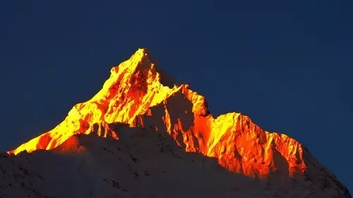 平凡之路 非凡之景 卡瓦格博日照金山