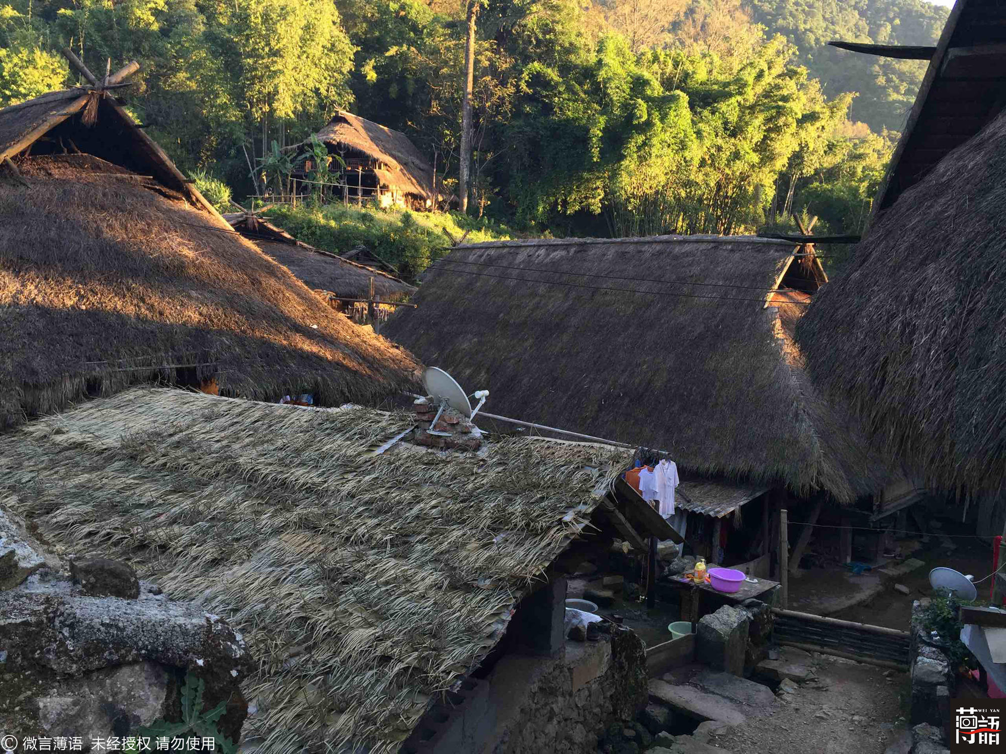 这村人90岁吸烟放牛 住茅屋挂牛头骨