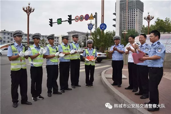 渭南交警支队副支队长耿华岗慰问韩城交警执勤民警