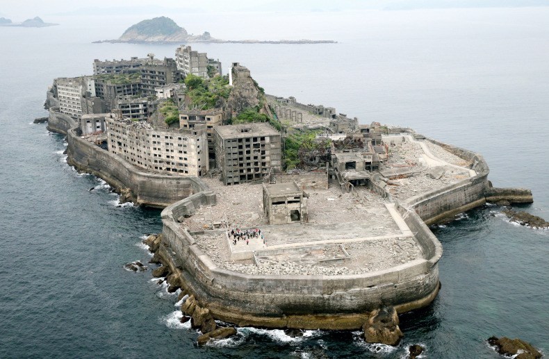 是现在日本最自豪的最早钢筋混凝土高层公寓 2009年,日本开放军舰岛不