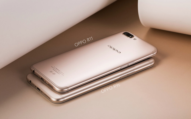 oppo r11 在外观方面延续了r系列的风格,整体保持较高的设计水准,采用