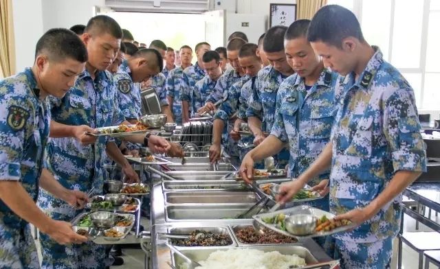 中国训练强度最高的兵种,看了他们的伙食情况