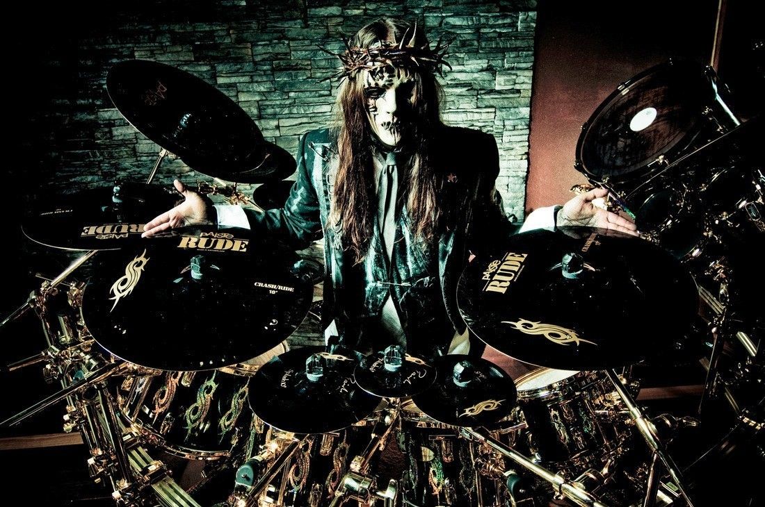 典型代表要数在百度百科上有世界第一快鼓之称的:joey jordison