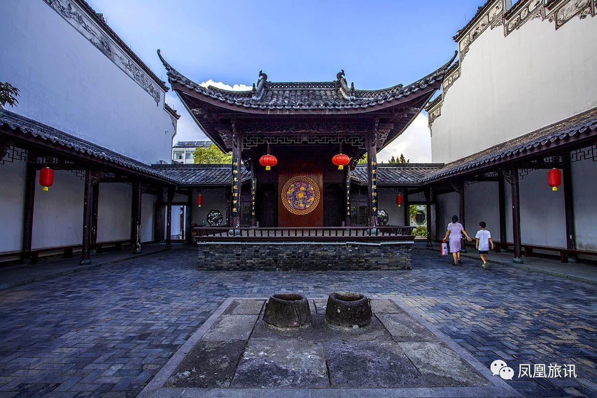 衢州,坐落于浙江西部,它神奇的山水景观,厚重的人文环境,能让每一个