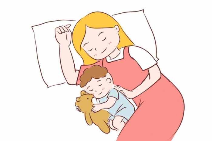 即使没有睡着,这时候妈妈也要装睡着,无论孩子怎样摇晃你,喊你,扣你的