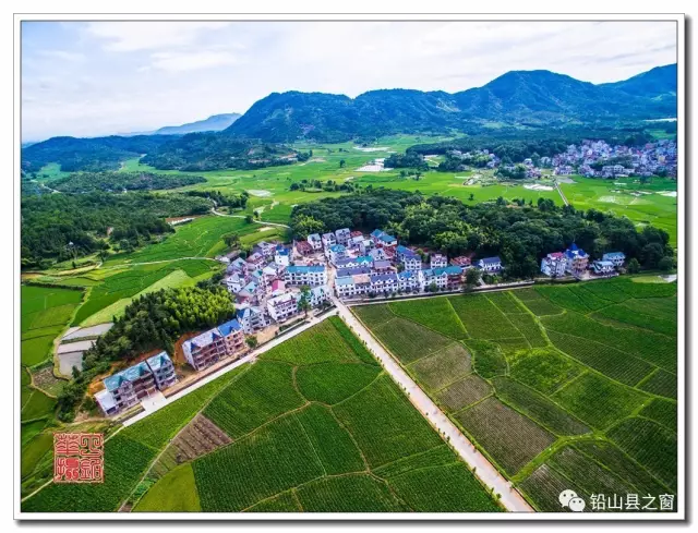 航拍铅山铅山湖坊镇湾里秀美新村