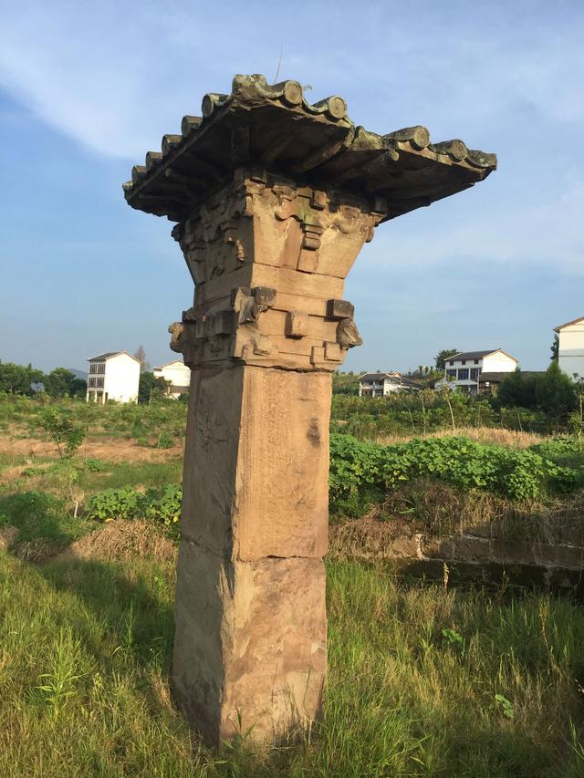 位于土溪镇赵家村,建于建光元年(121年,原为双阙,现仅存东阙.