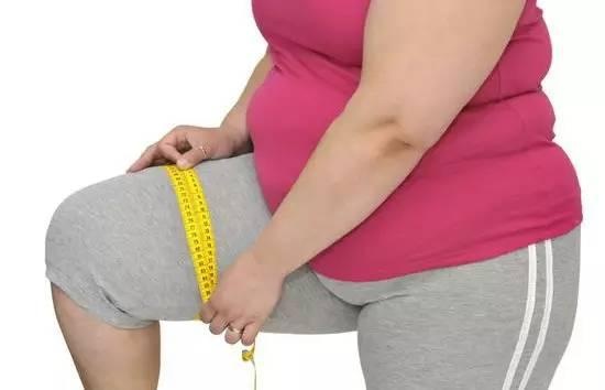 女人湿气重肥胖浮肿月经不调, 6个坏习惯你有吗?