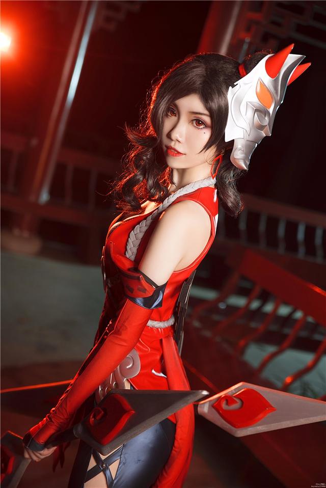 这个曲线神还原!《王者荣耀》荆轲的cosplay欣赏