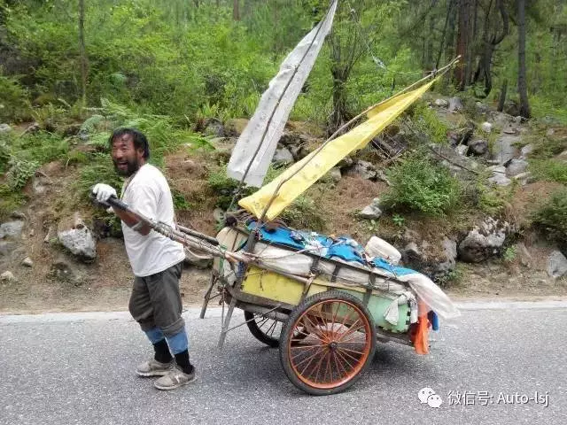 泪奔54岁大叔骑摩托载着84岁高龄母亲前往西藏