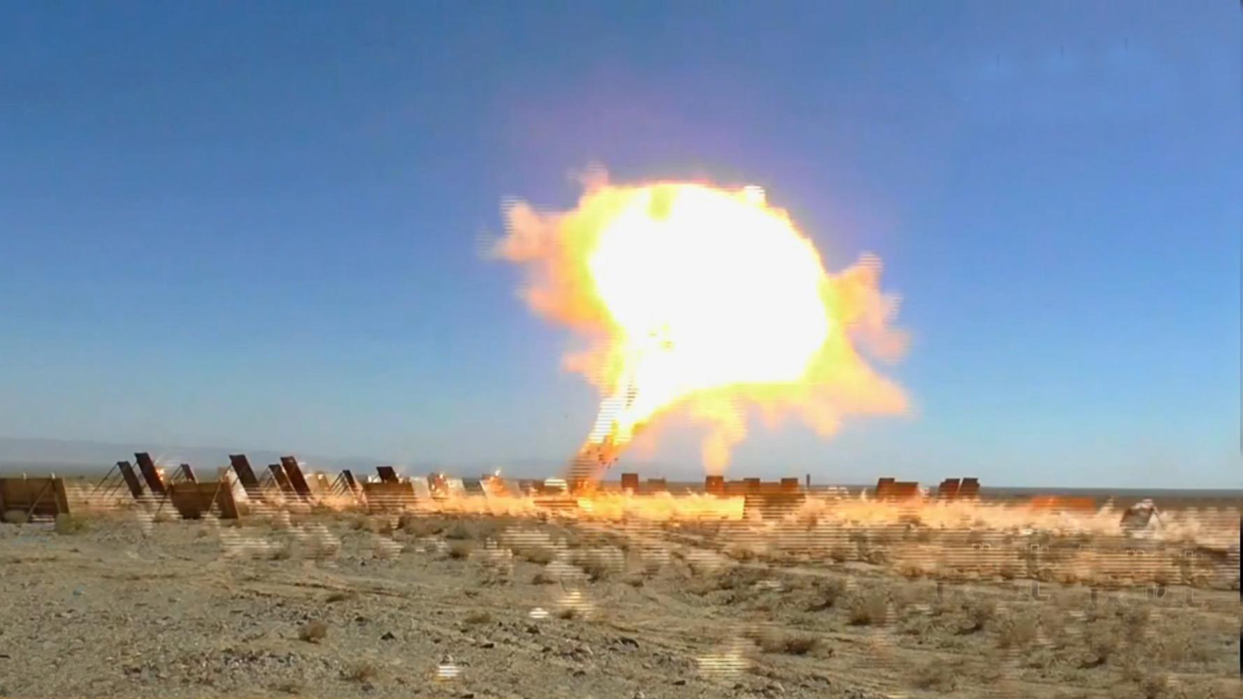 空爆弹也是一种能够在炮弹落地前爆炸的弹药,与末敏弹不同的是,弹体